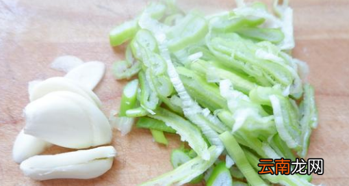 炒油菜怎么做，怎么做油菜炒香菇好吃
