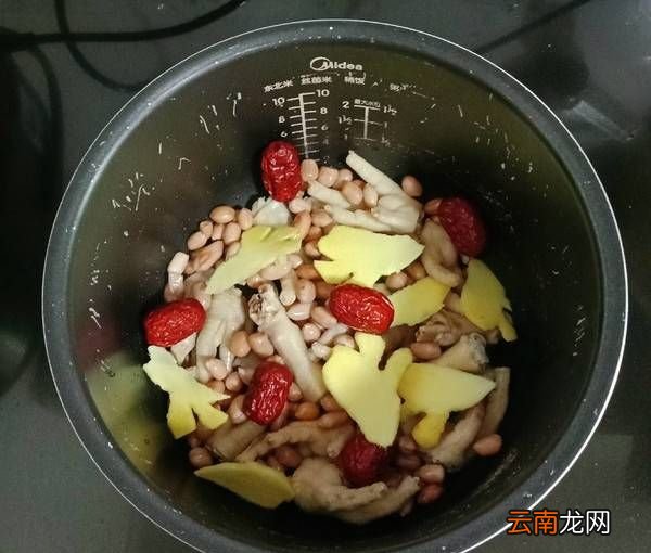 雞爪煲湯放什么材料
