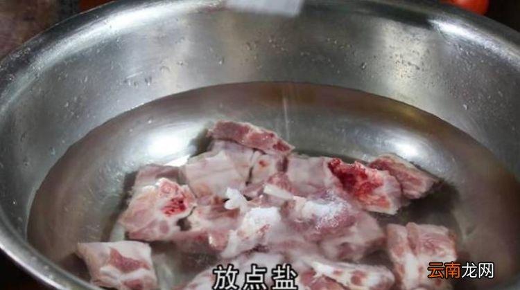 怎么做炒排骨，排骨怎么做好吃排骨的做法大全,大廚教你做家常排骨!