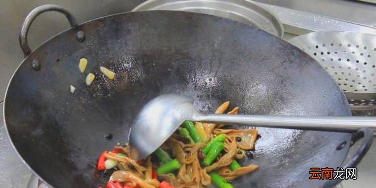 怎么炒鴨腸，藕丁炒鴨腸怎么做好吃又簡單