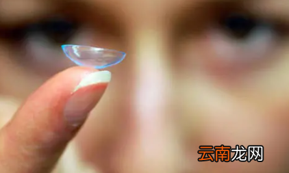 游泳能帶隱形眼鏡，可以戴著隱形眼鏡游泳