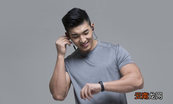 降噪耳機(jī)是如何實(shí)現(xiàn)降噪的，智能主動(dòng)降噪耳機(jī)的工作原理
