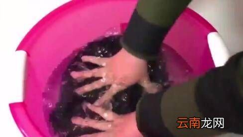 圍巾怎么清洗，自己織的圍巾怎么晾曬