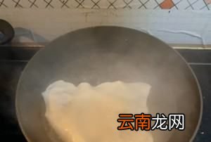 烤冷面的面皮是什么做的，烤冷面的面皮是什么做成的