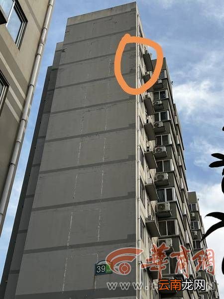 紫薇田園都市外墻破損滲漏致業(yè)主家中霉跡斑斑 三年無(wú)法解決