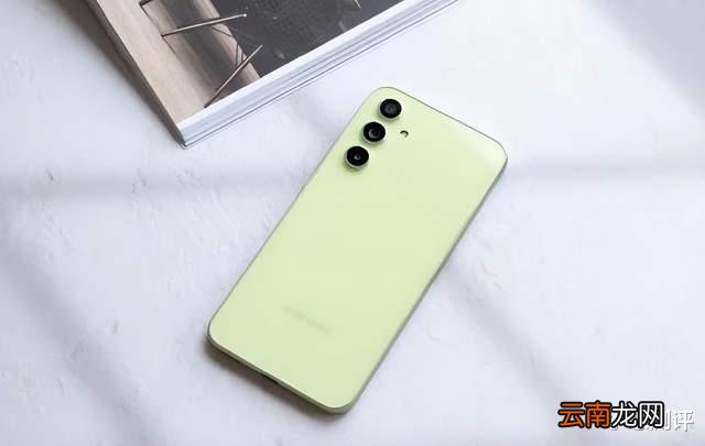 三星徹底放“狠招”，高端旗艦跌至1899元，5000mAh+10倍數(shù)碼變焦